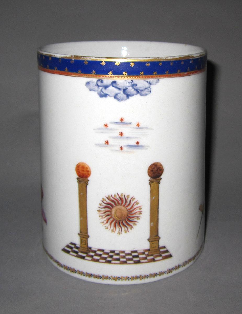 1967.0581 Porcelain mug front