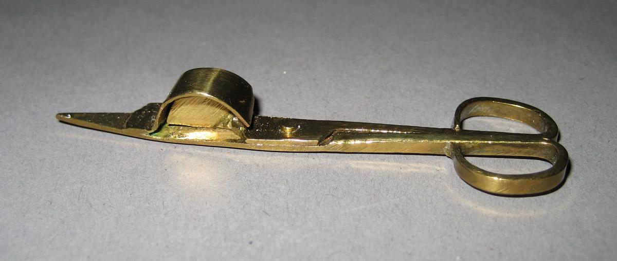 1967.0584 Snuffer