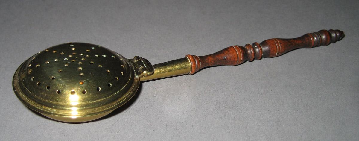 1967.0592 Warming pan