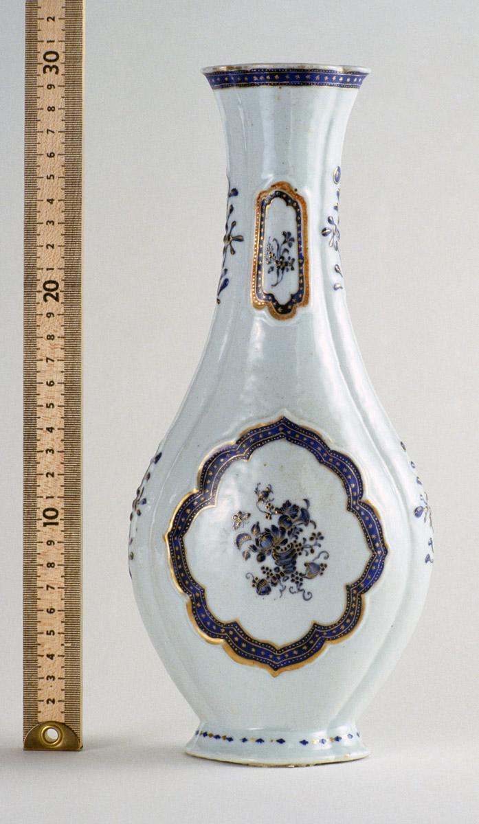 1967.0607.001 Vase (view 2)