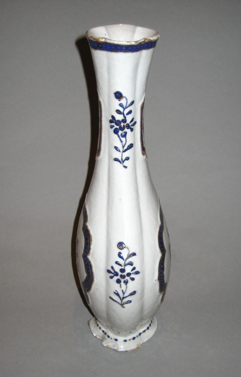 1967.0607.001 Vase side