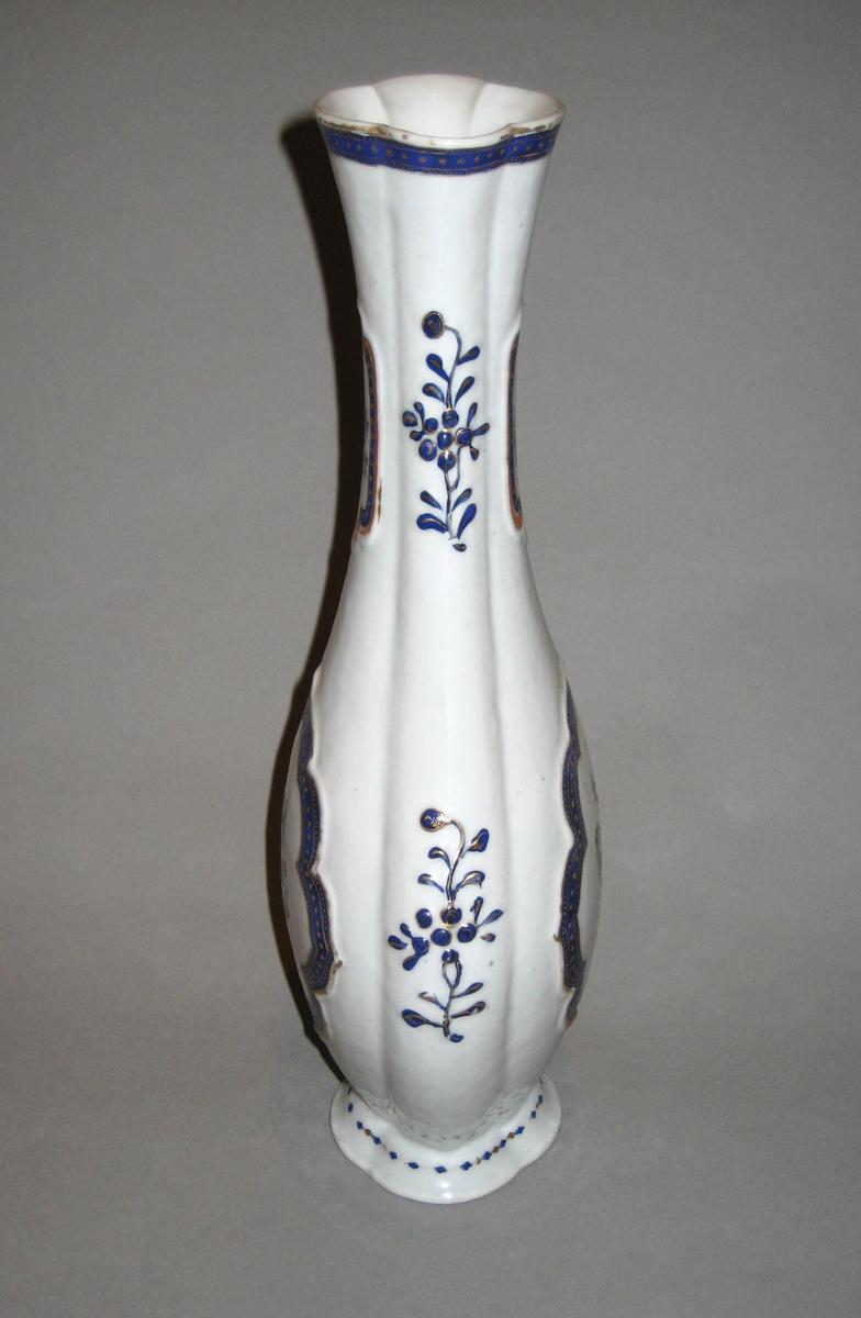 1967.0607.002 Vase side