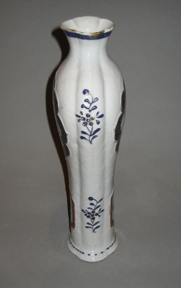 1967.0607.003 Vase side
