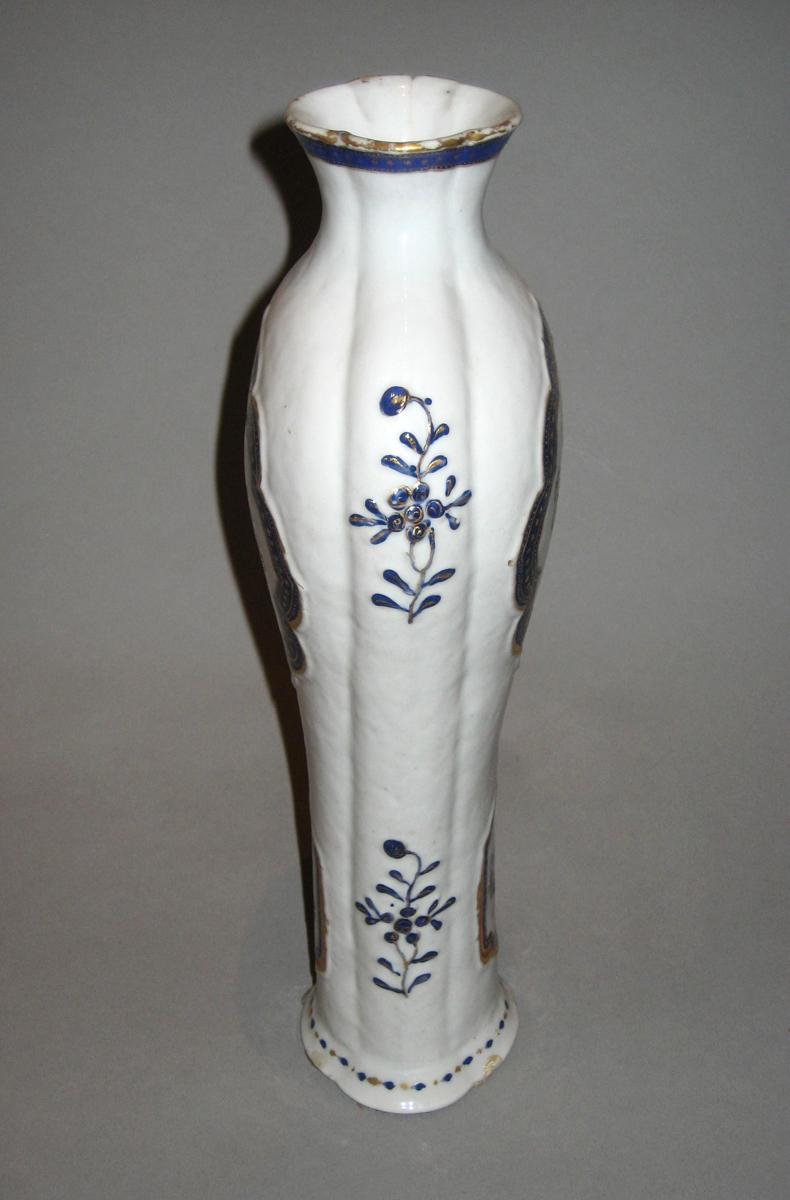 1967.0607.004 Vase side