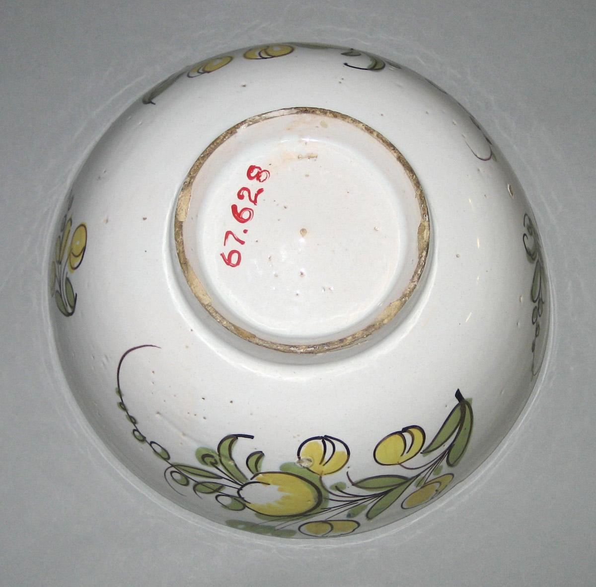 1967.0628 Delft punch bowl bottom