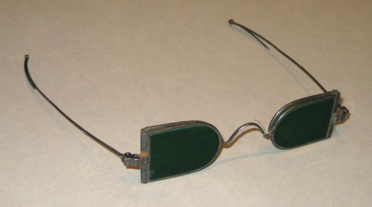 1967.0635 Spectacles
