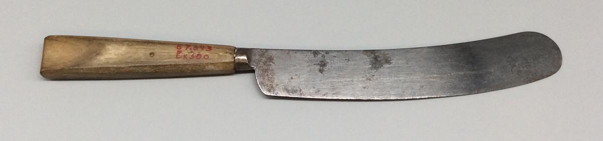 1967.0643 Knife, view 2