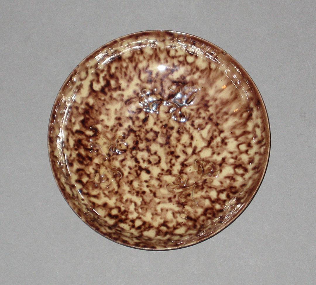 1952.0217.002 A Creamware saucer