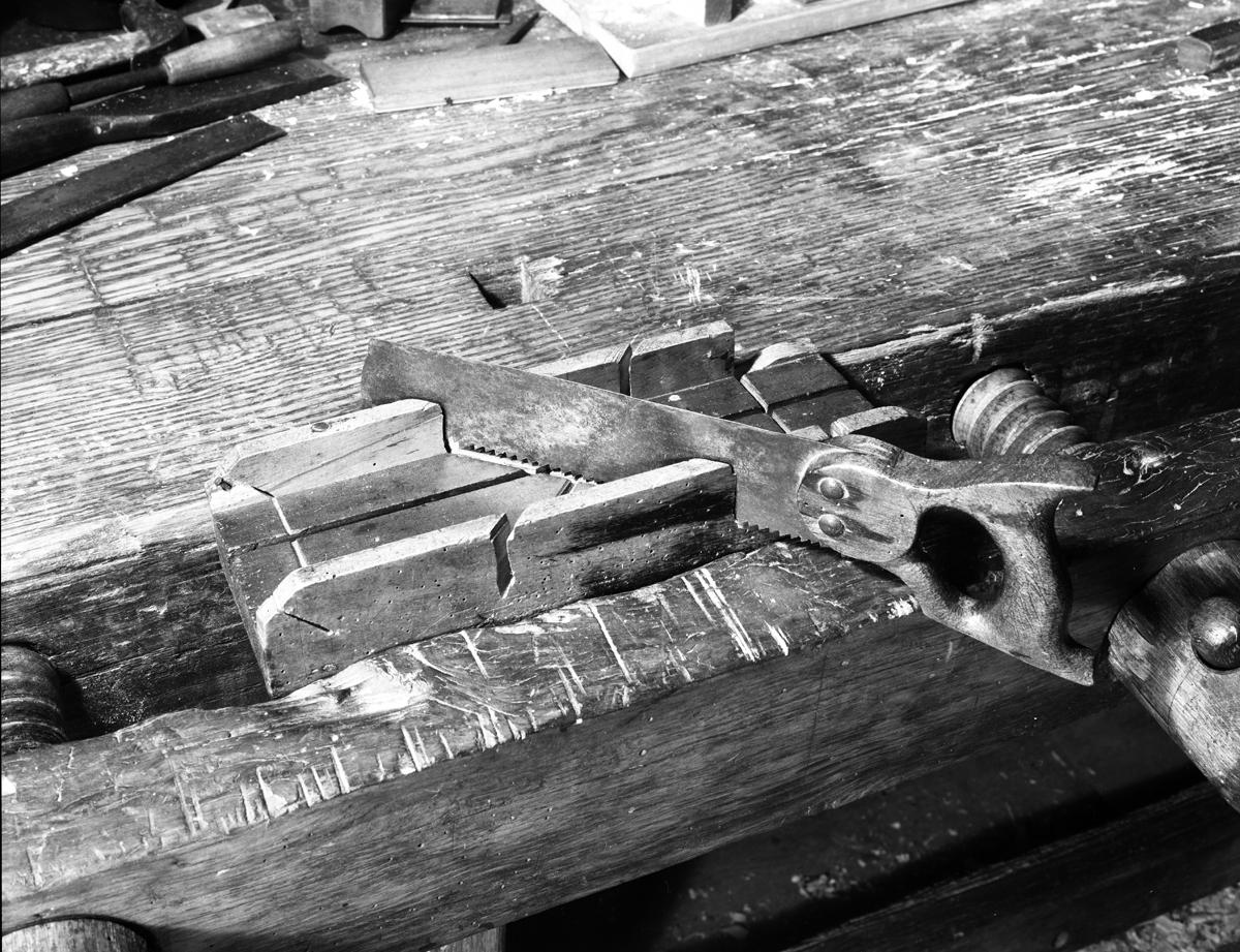 1957.0026.233 Miter box