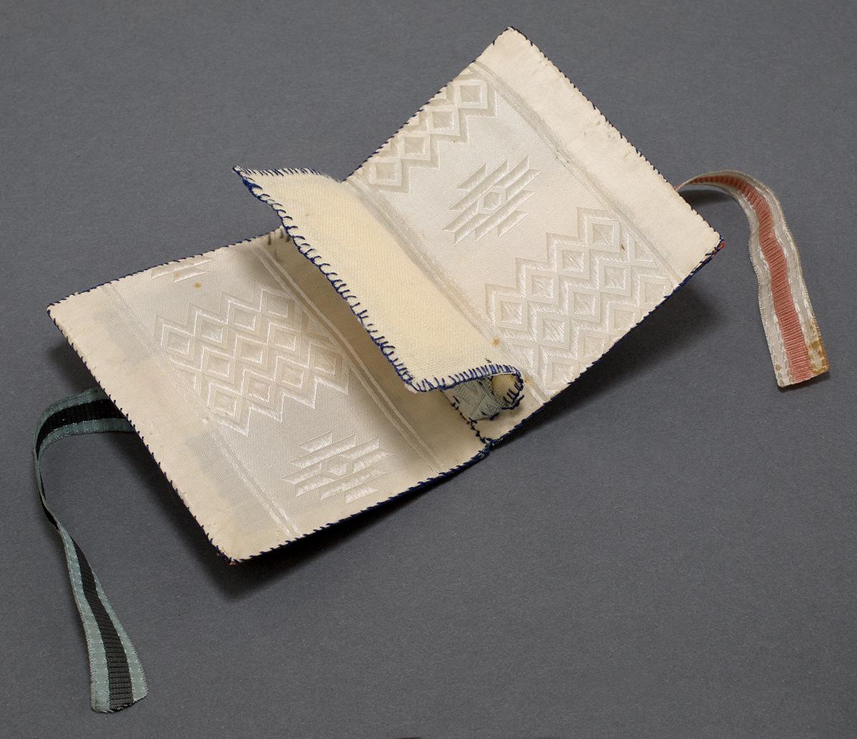 1967.0697 Needle Case, View 3