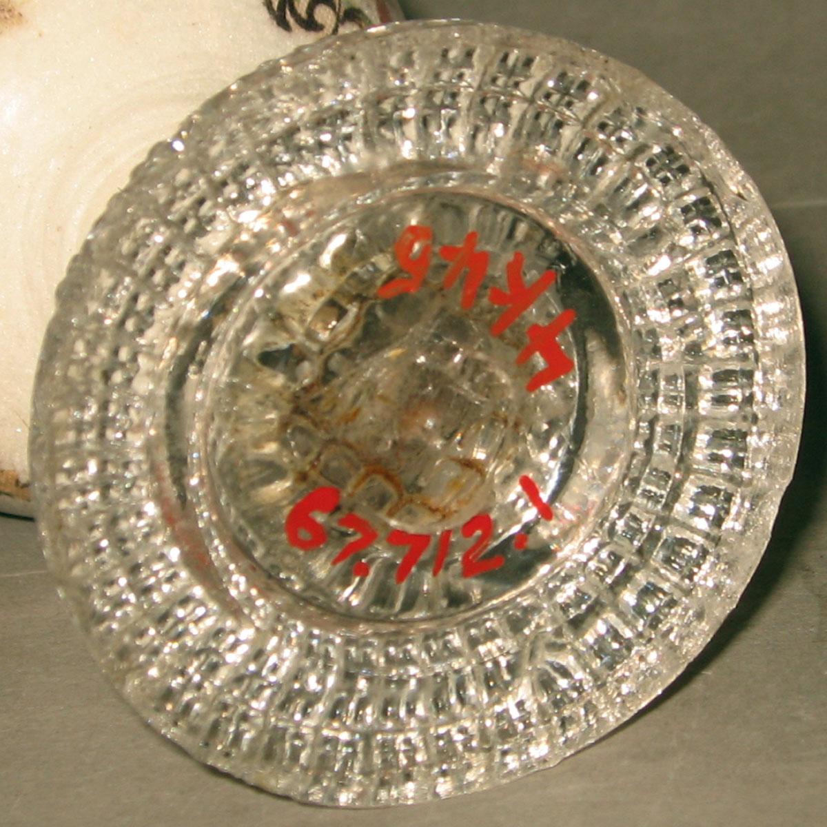 1967.0712.001 Glass oil lamp (underside)