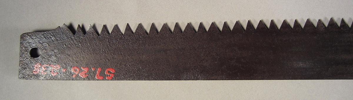 1957.0026.238 Saw blade, edge detail