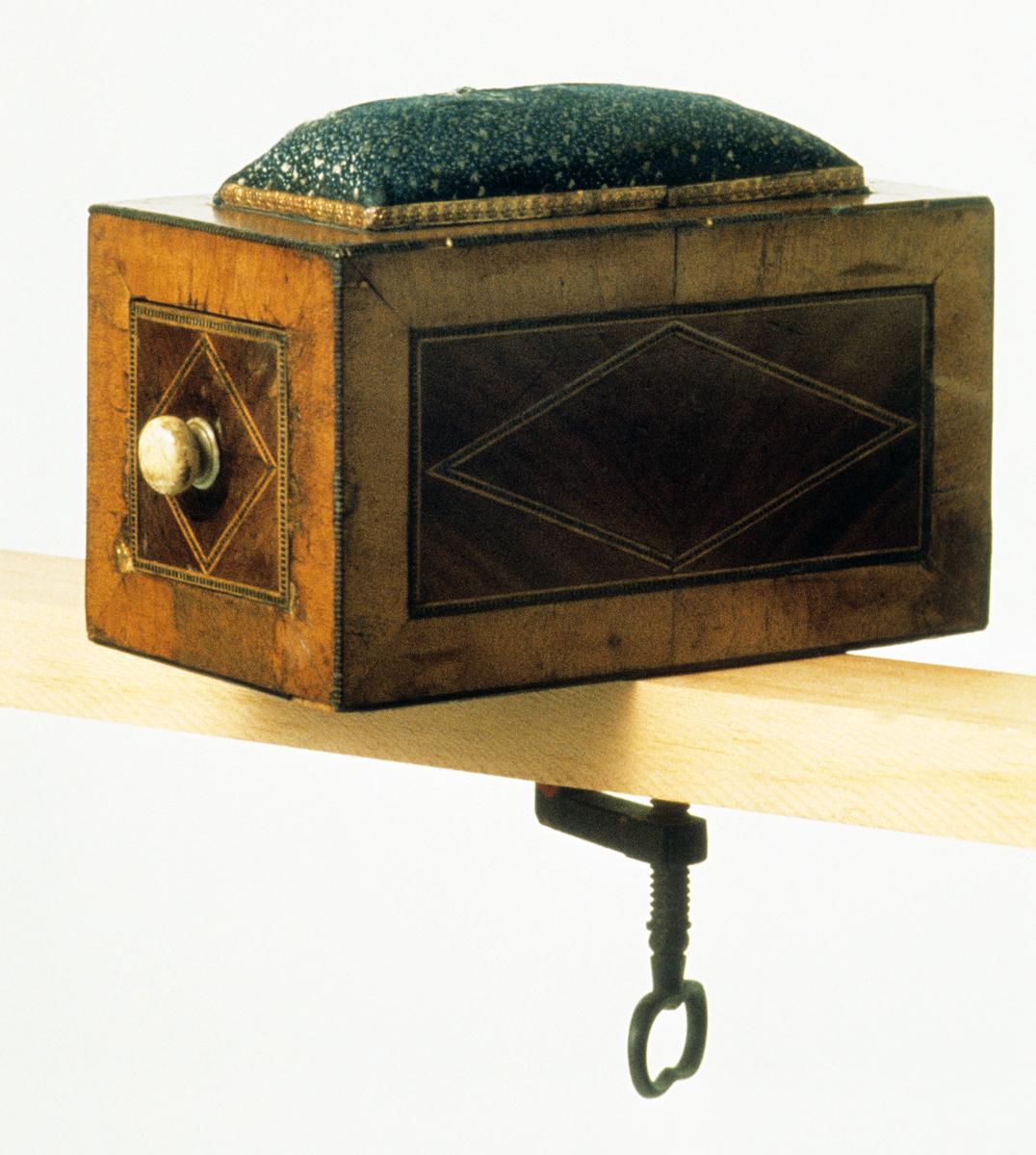 1967.0718 Sewing Box