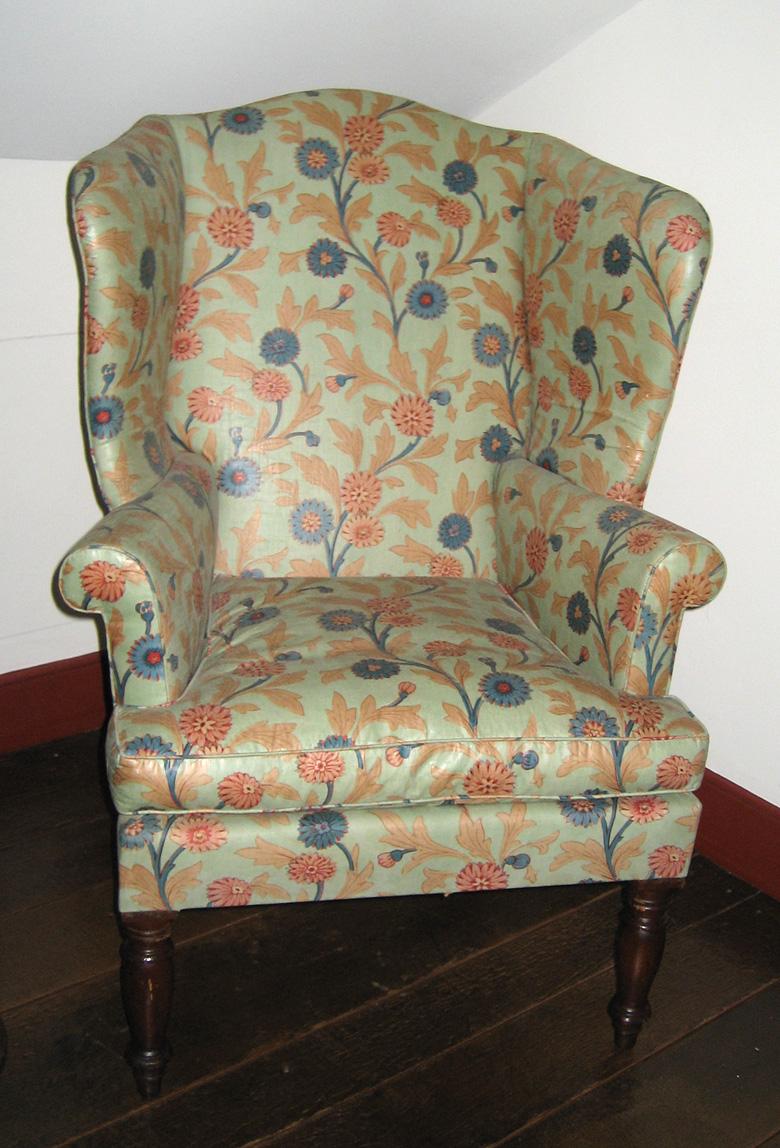 1967.0734 Easy chair view 3