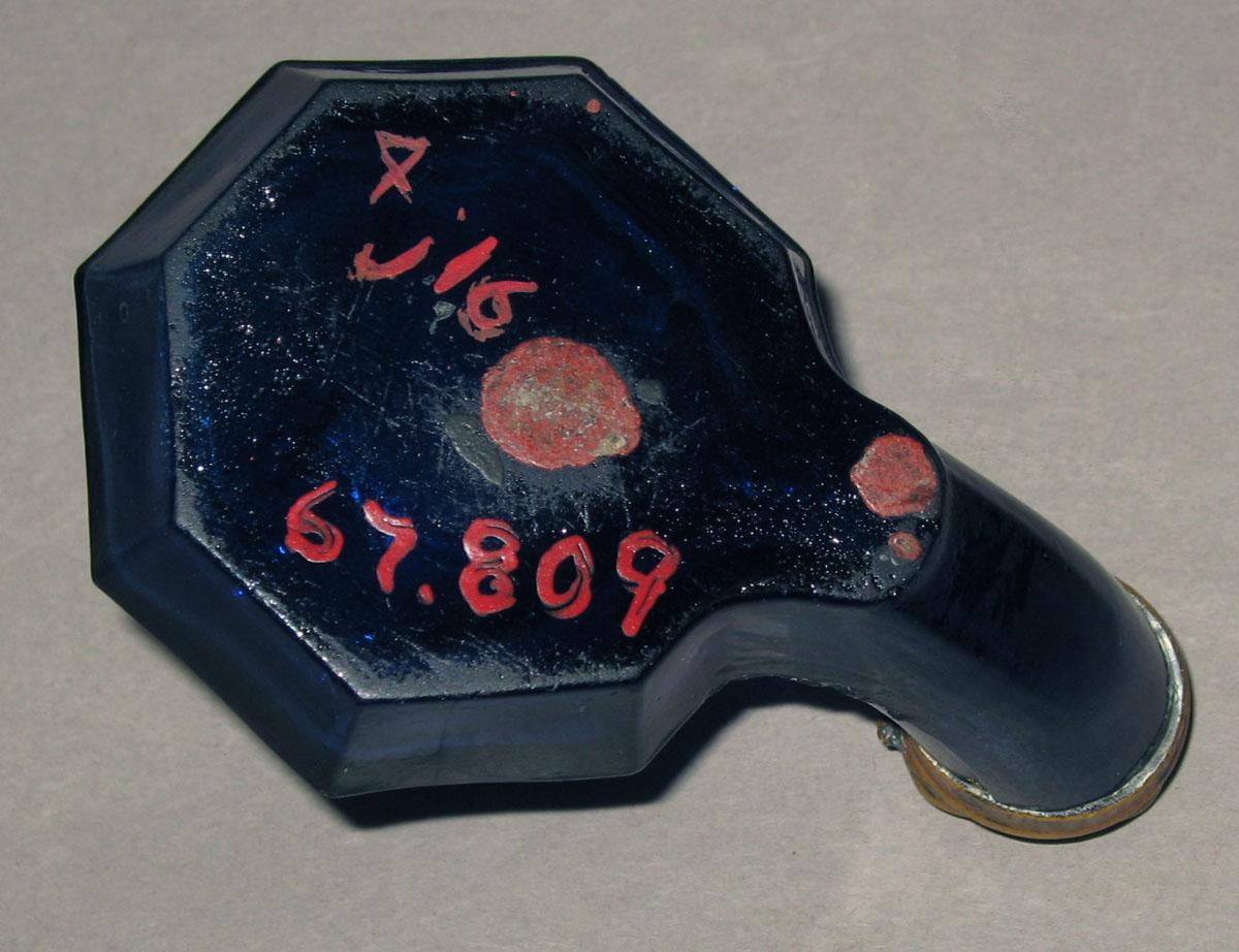 1967.0809 Blue glass inkwell (underside)