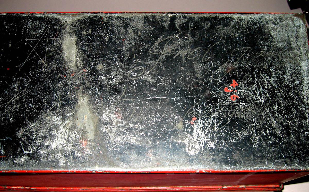 1967.0821 Box, inscription detail