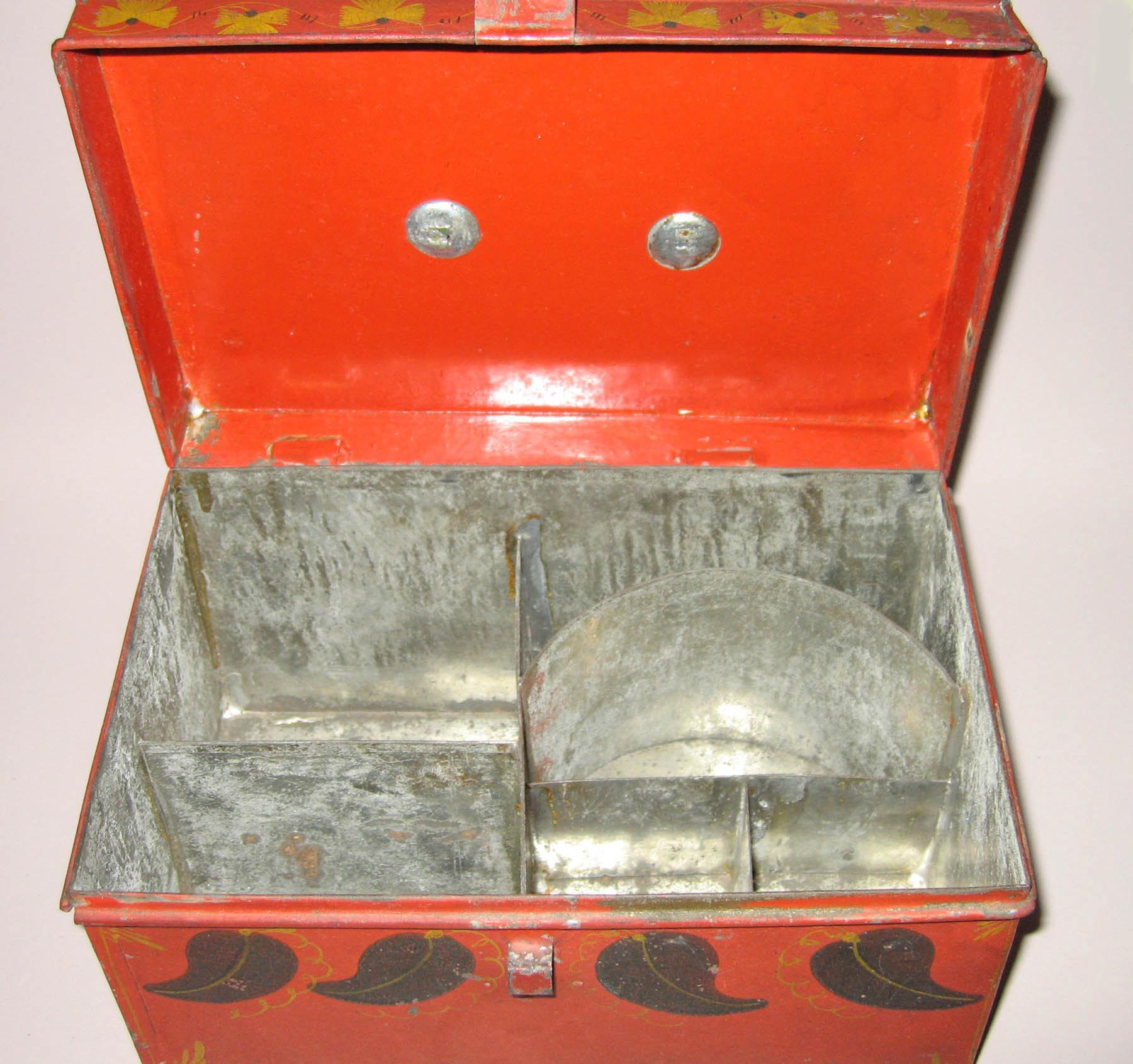 1967.0822 Box interior