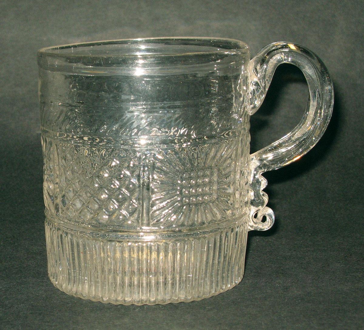 1967.0837 Glass mug