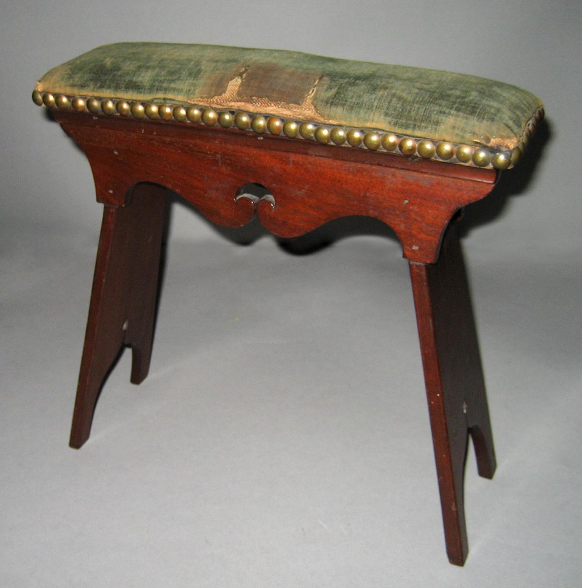 1967.0843 Armrest view 2