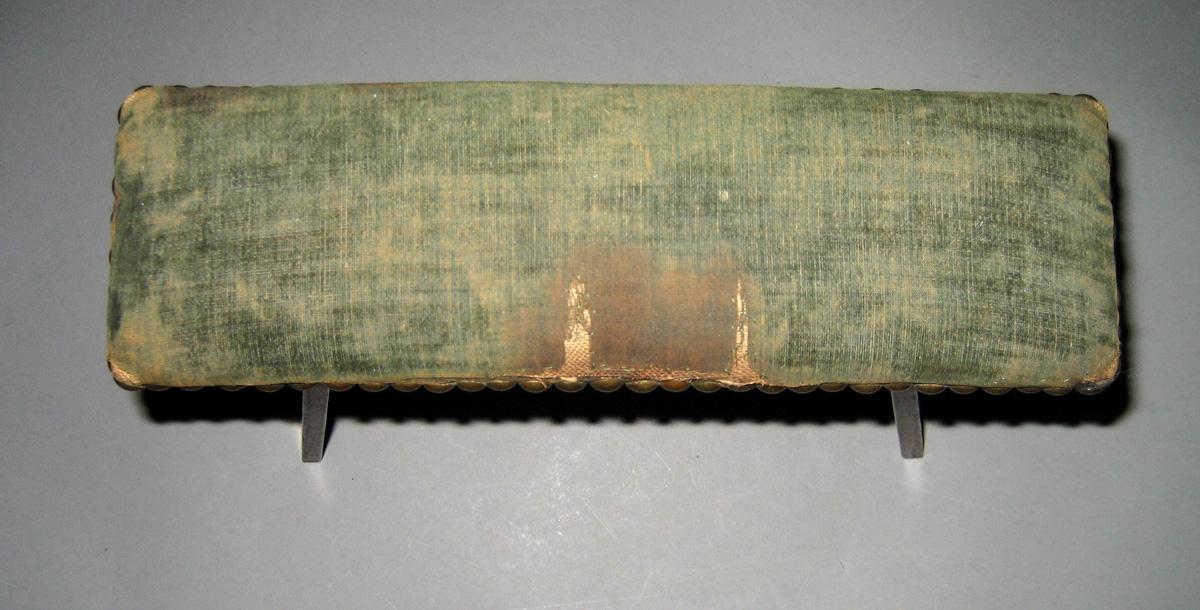 1967.0843 Armrest view 1