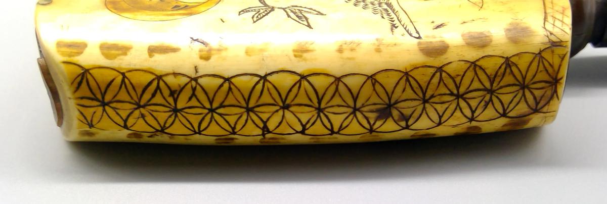 1967.0863 Priming flask, detail 3 NEH