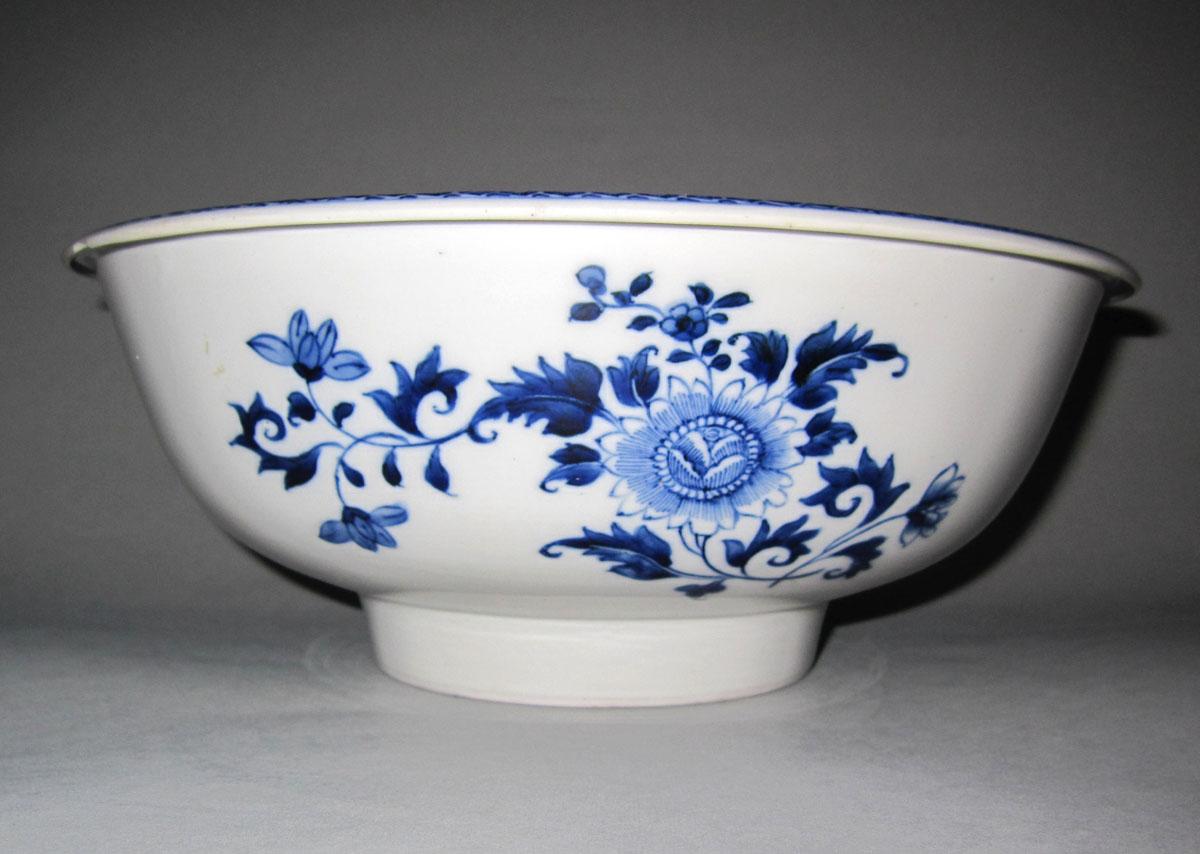 1952.0218 Porcelain bowl