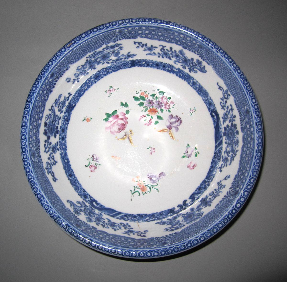 1952.0218 Porcelain bowl top
