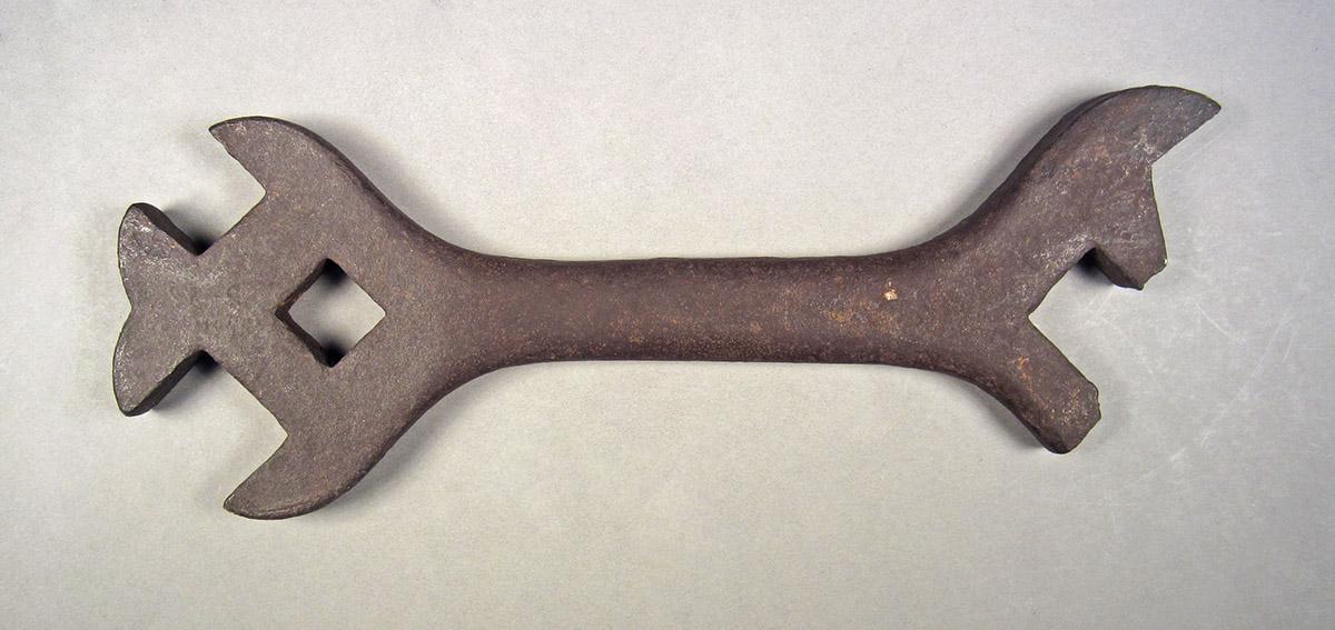 1957.0026.258, Wrench, side 1