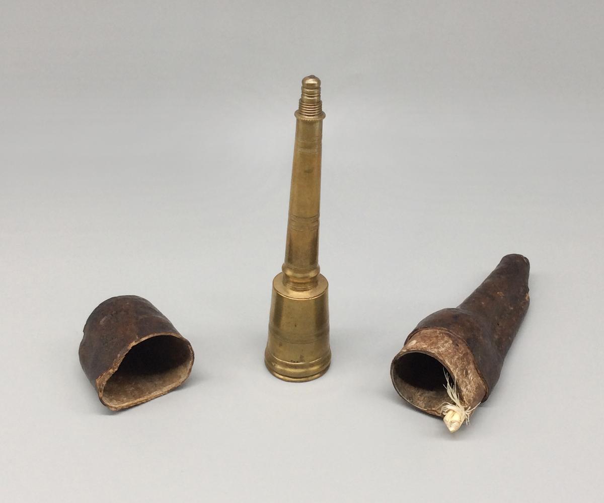 1967.0924 A- F Inkhorn and case, view 1