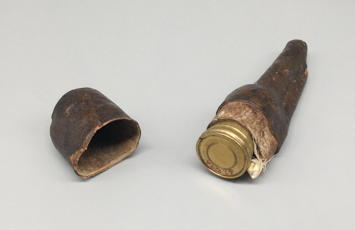 1967.0924 A- F Inkhorn and case, view 3