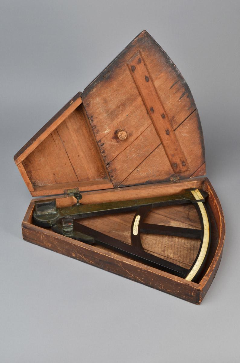 1967.0934 A, B Octant and box