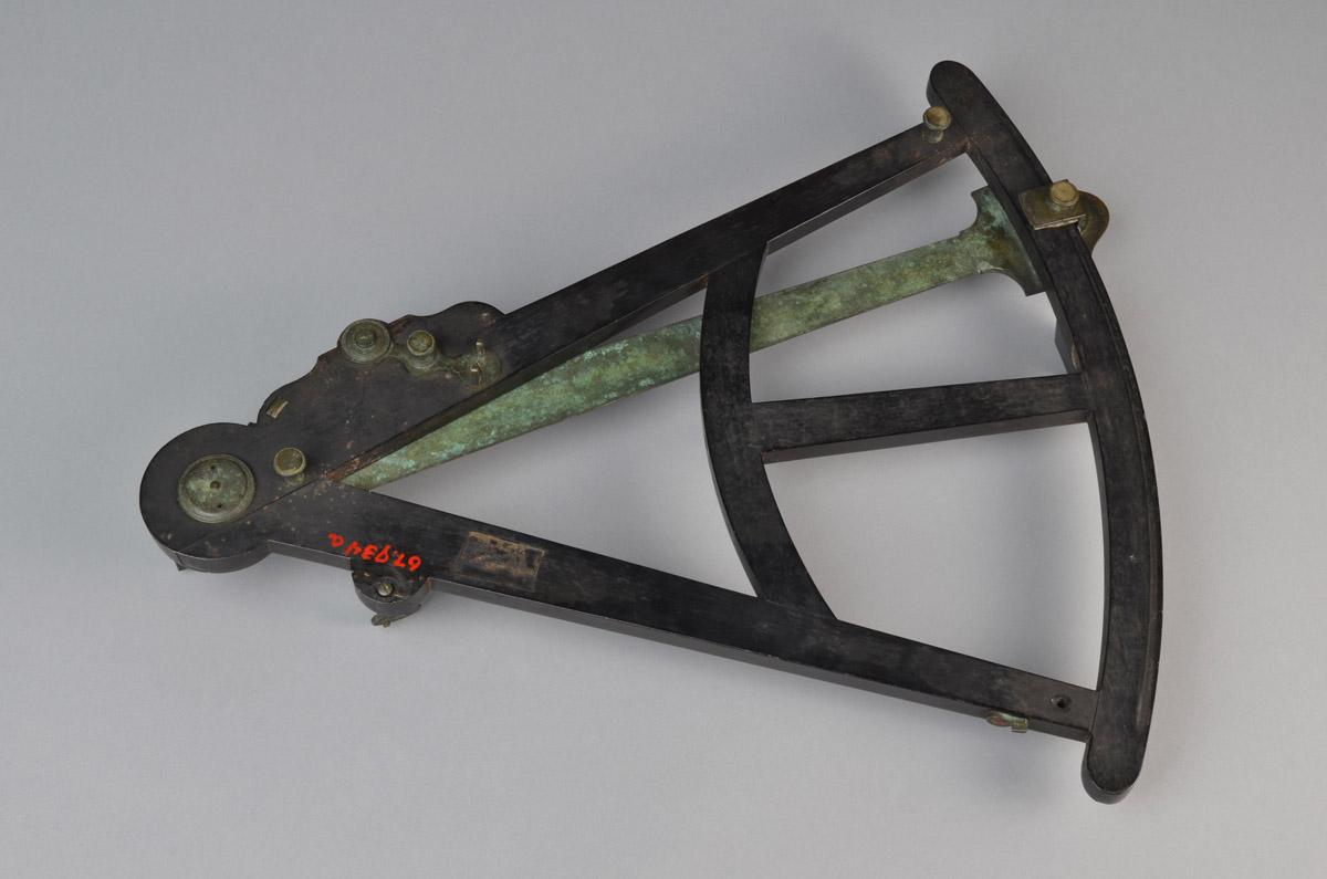1967.0934 A Octant, view 2