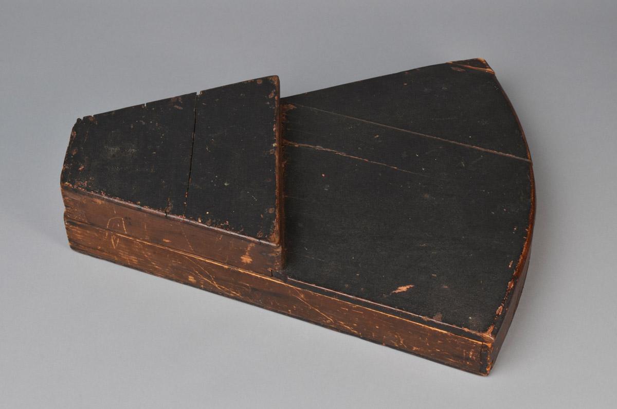 1967.0934 B Octant box, view 1
