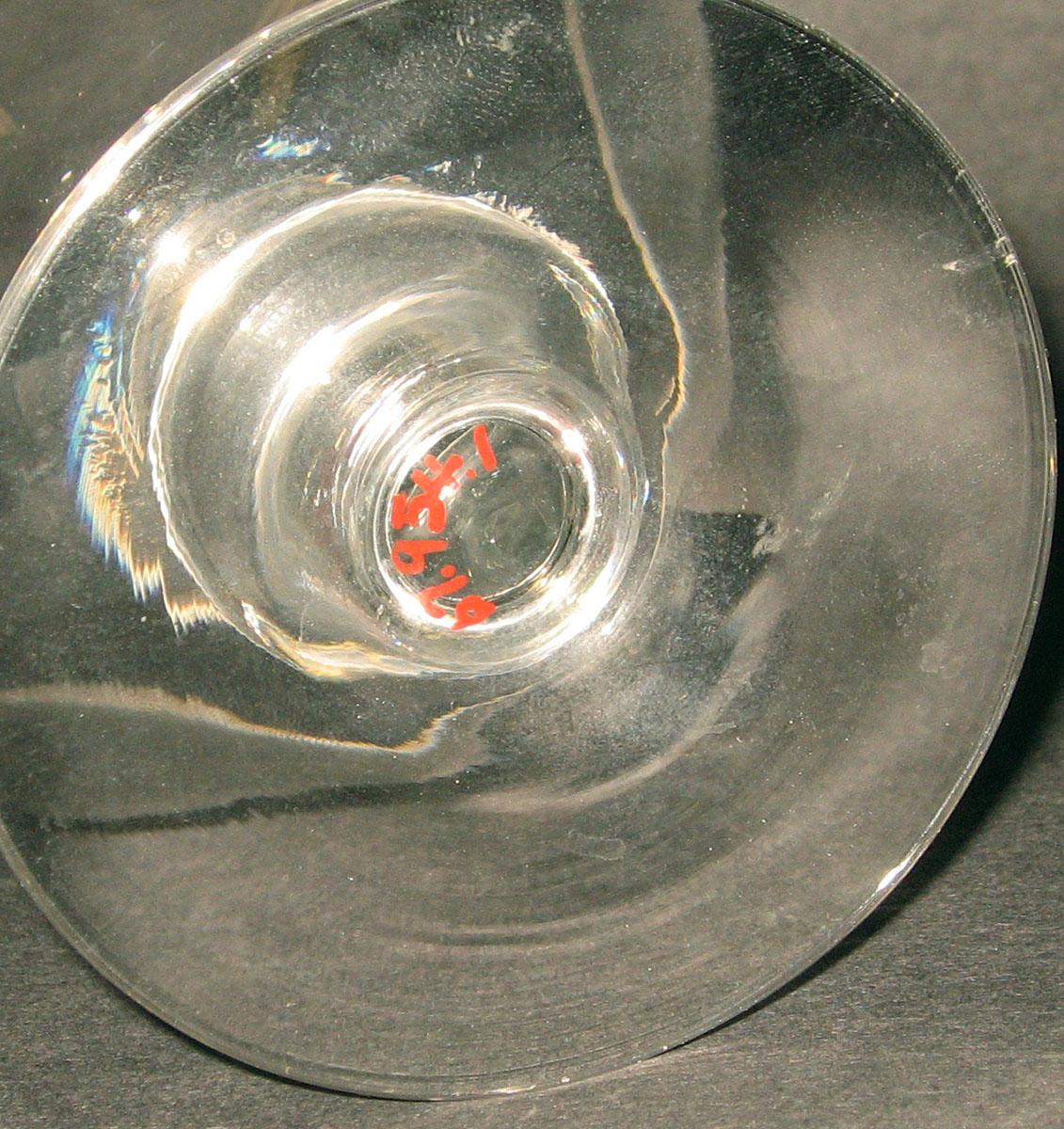 1967.0954.001 Glass goblet (underside)