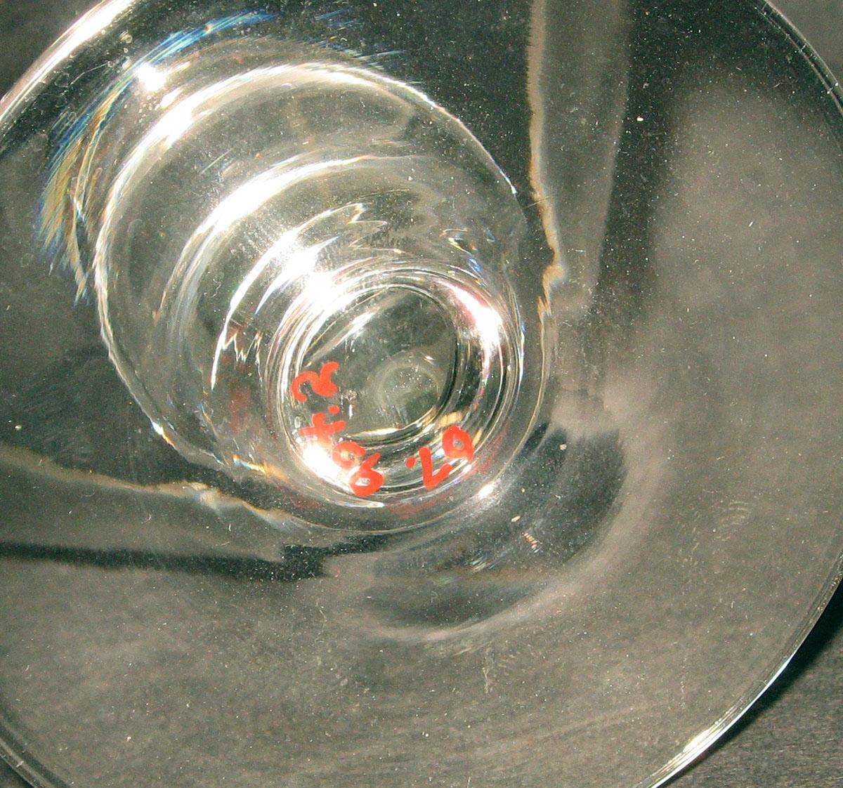1967.0954.002 Glass goblet (underside)