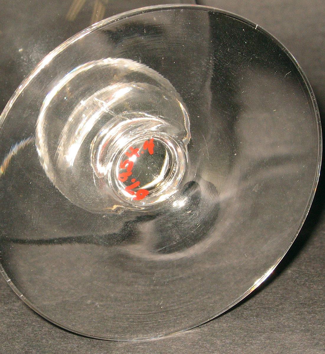 1967.0954.004 Glass goblet (underside)