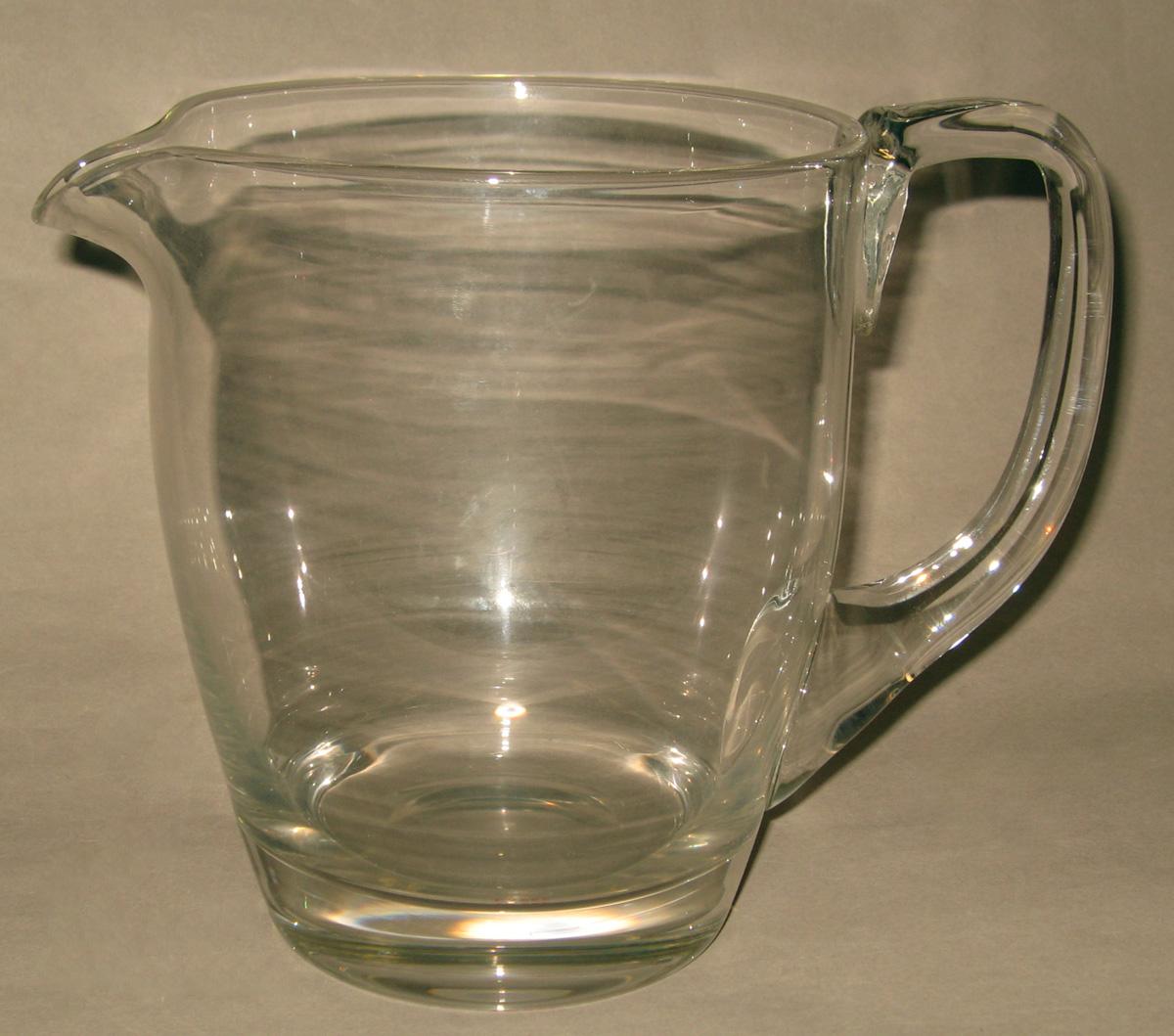 1967.0955 Glass jug