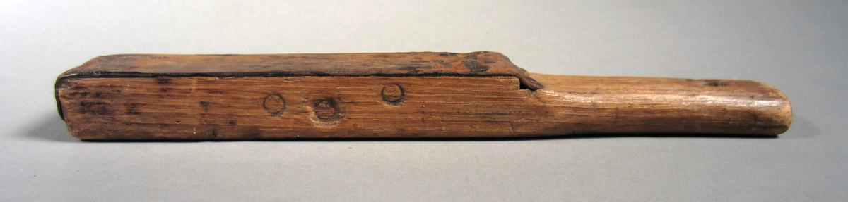 1957.0026.264 Leather strop, Side