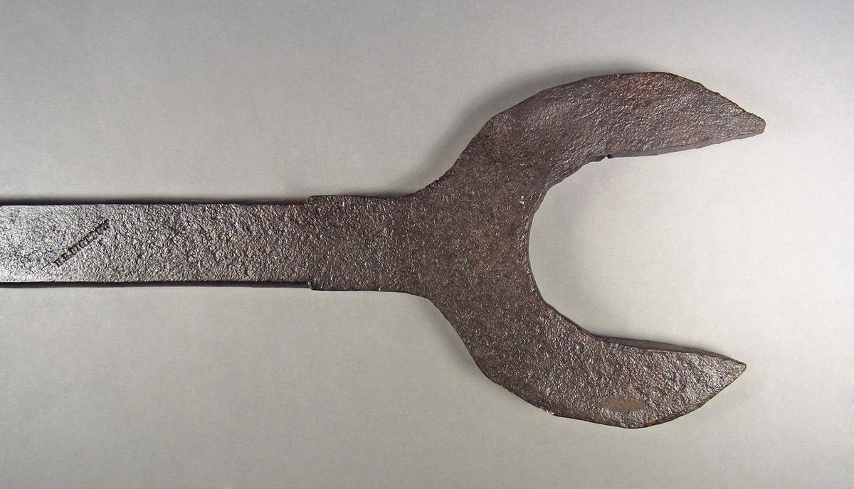 1957.0026.265, Wrench, head side 1