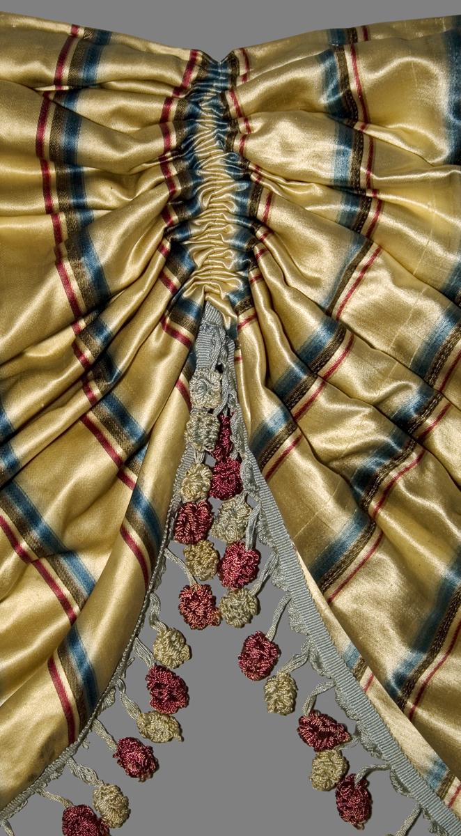 1967.0990.001 C Window Hanging, Valance, Center Detail