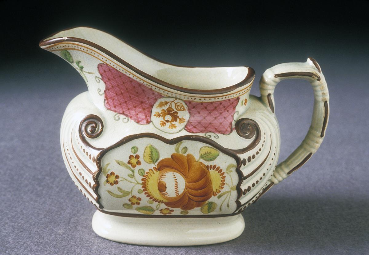 1967.0993 King's rose pattern cream pot