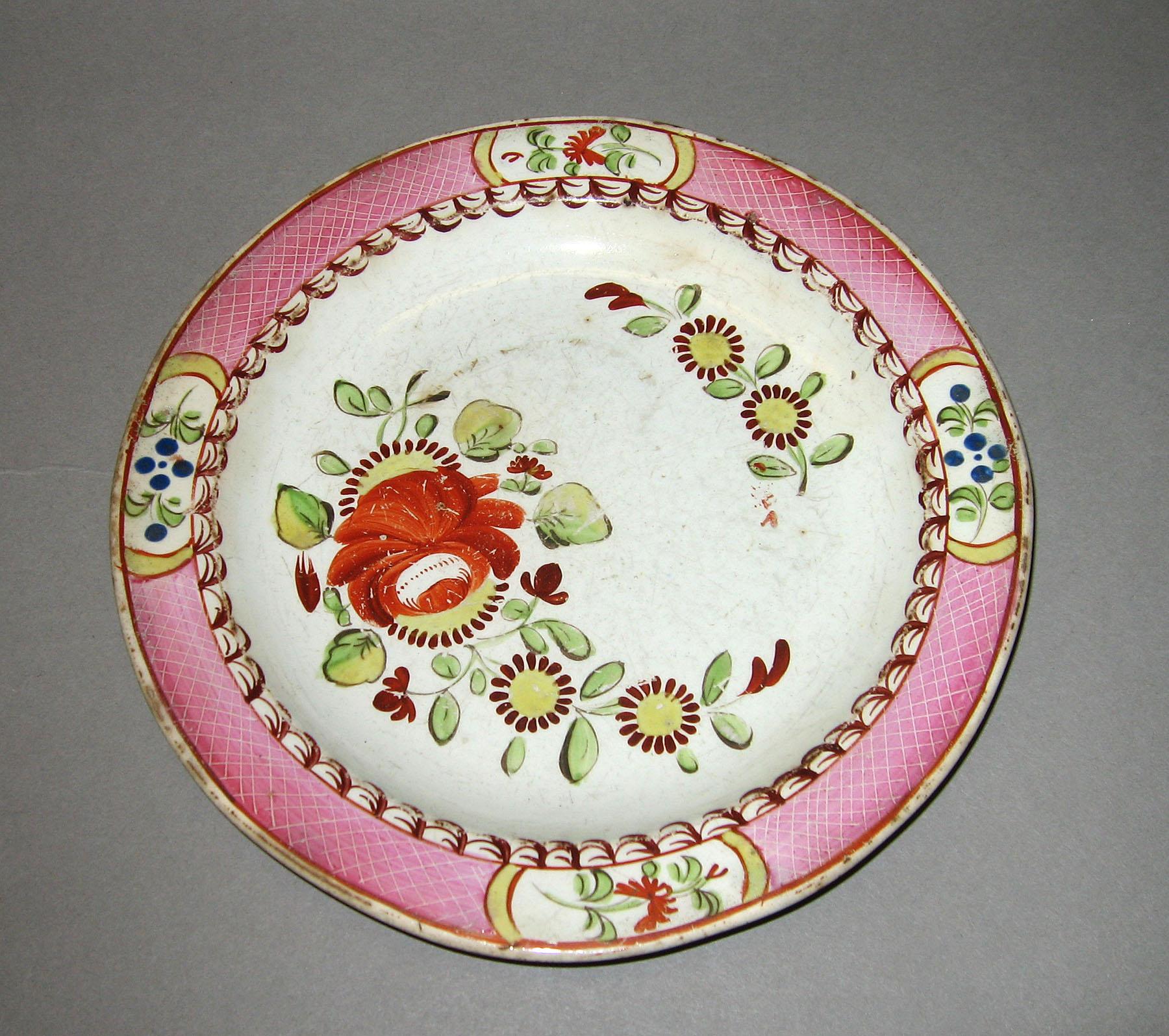 1967.0998.002 King's rose pattern plate