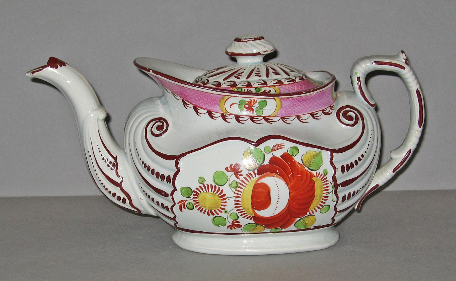 1967.1025.002 Pearlware teapot