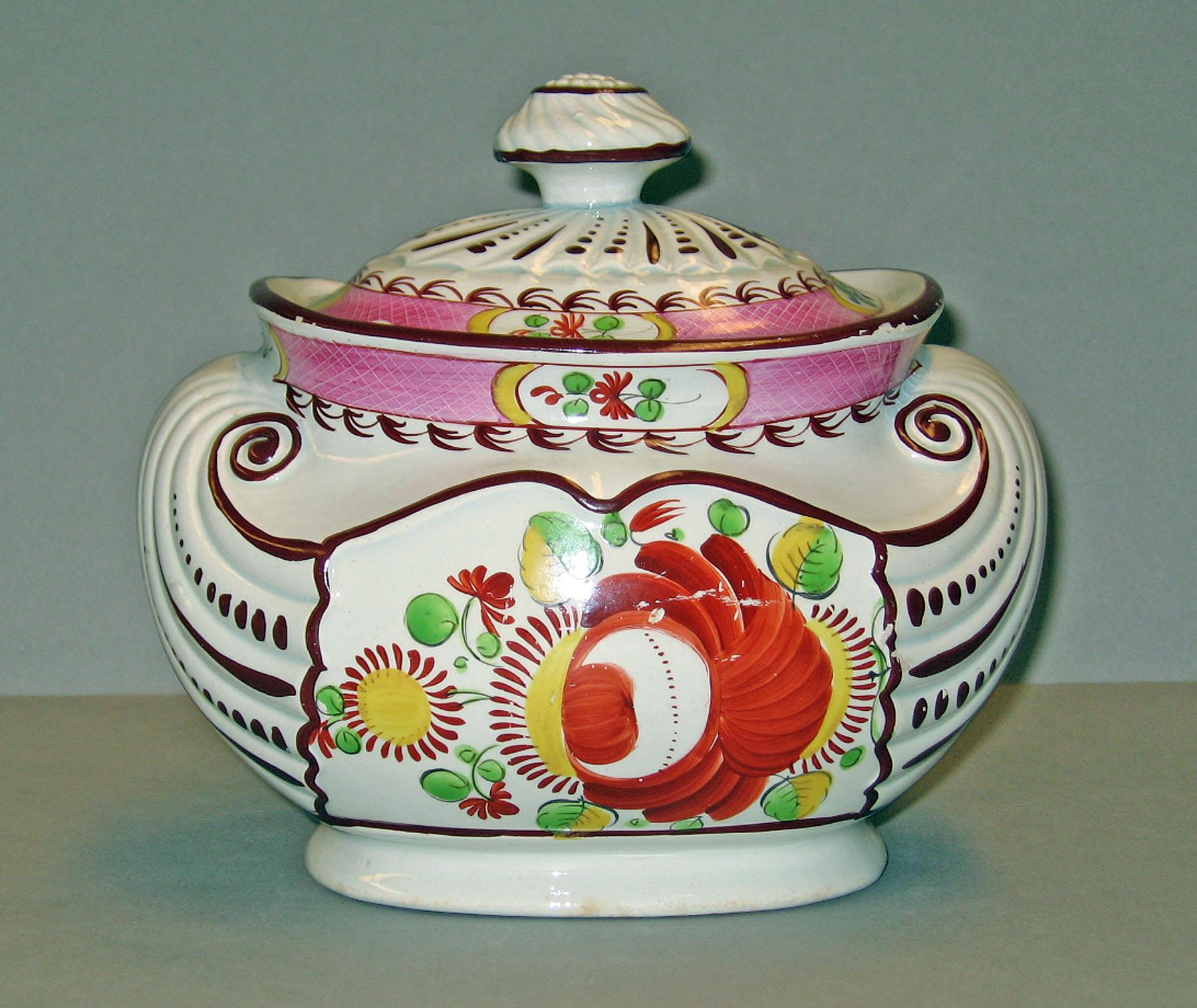 1967.1025.003 Pearlware sugar bowl