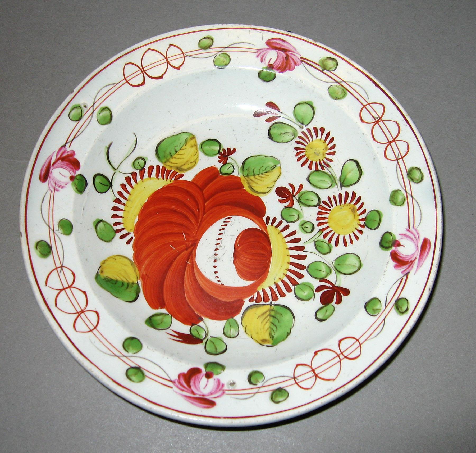 1967.1028.001 King's rose pattern plate