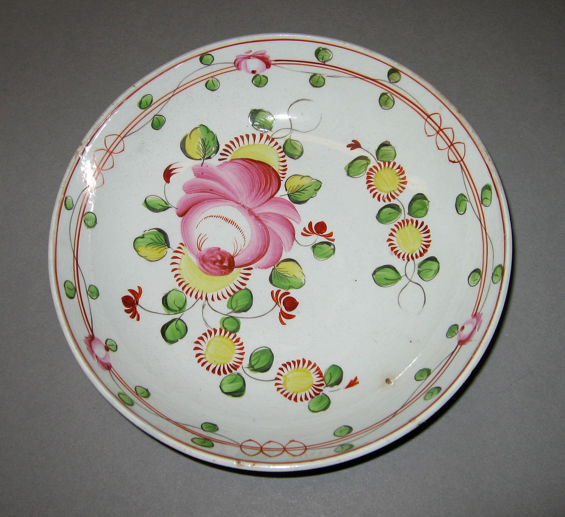 1967.1039 Queen's Rose pattern saucer