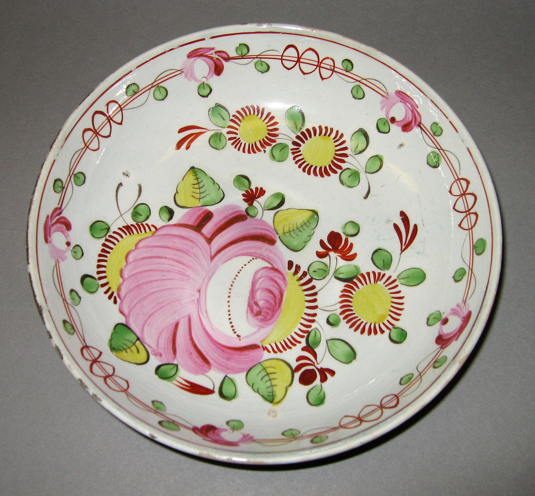 1964.1040 Queen's rose saucer
