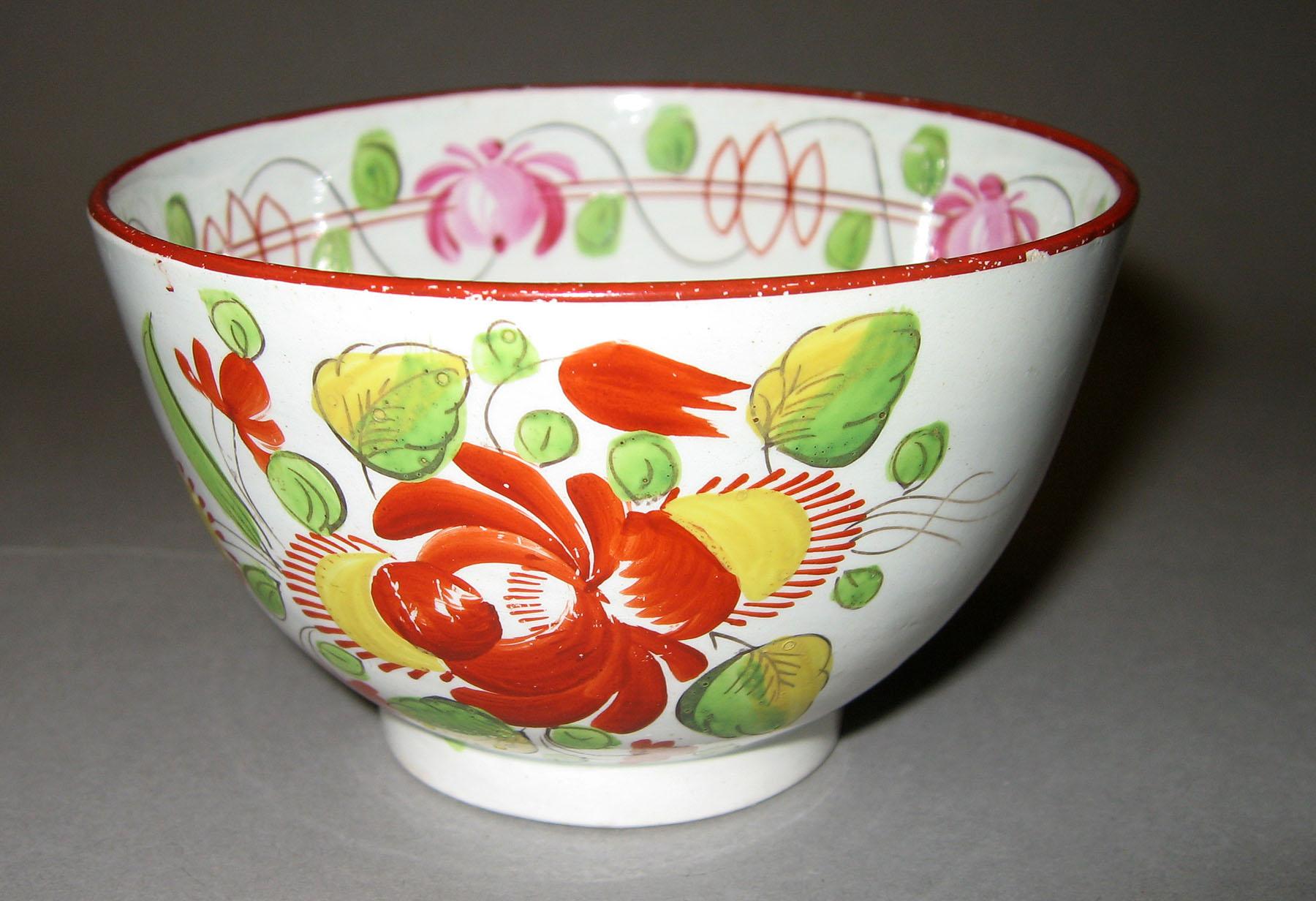 1967.1042 King's rose pattern teabowl