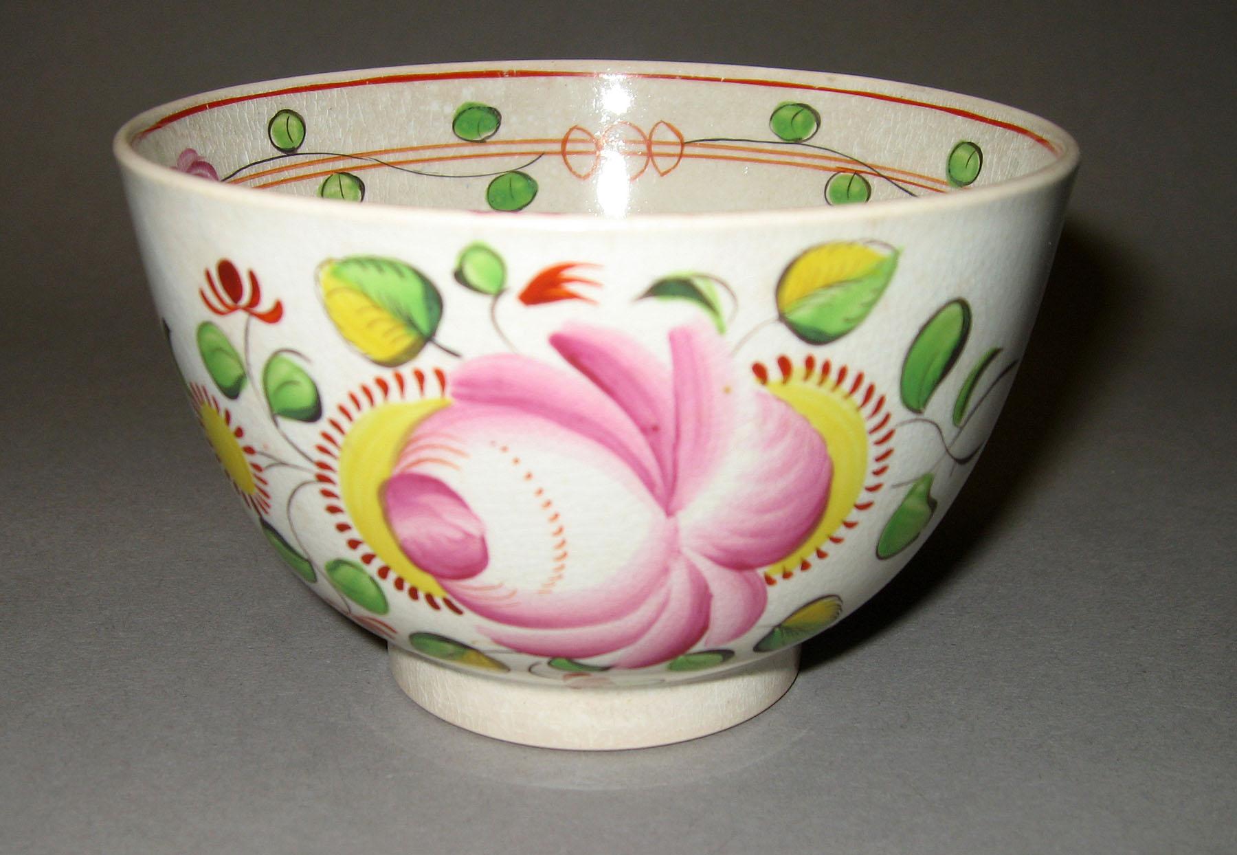 1967.1044 Queen's rose pattern teabowl