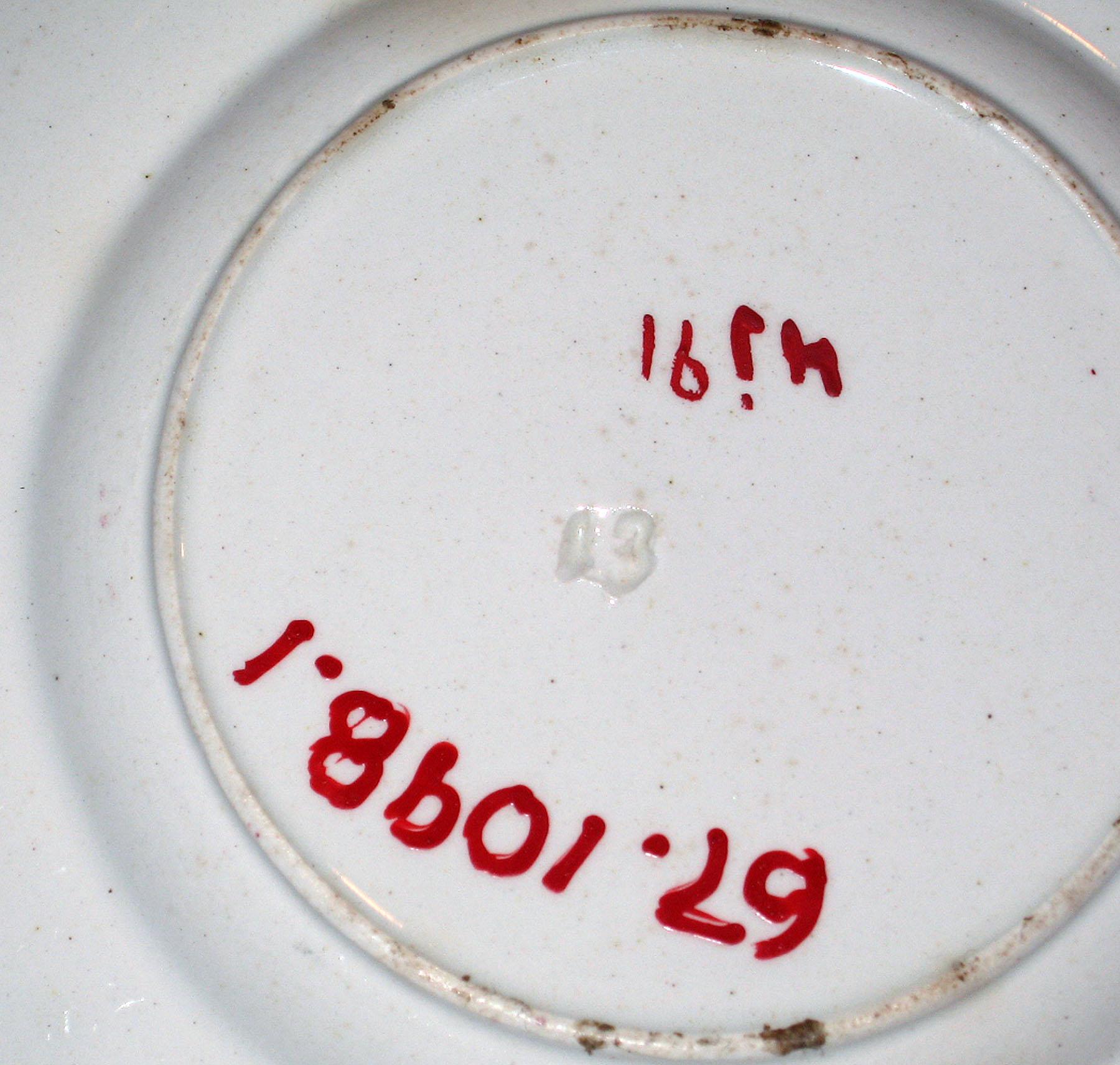 1967.1098.001 Pearlware plate (mark)